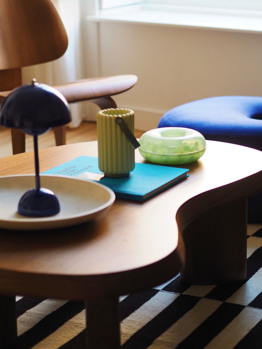 A living room with a coffee table and chairs